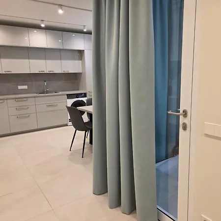 Cozy In Quiet Center Apartment *