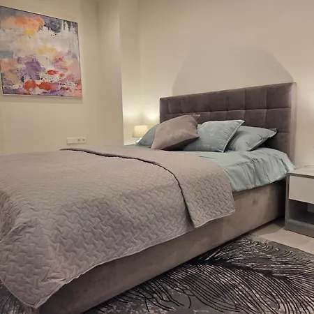 Cozy In Quiet Center Daire *