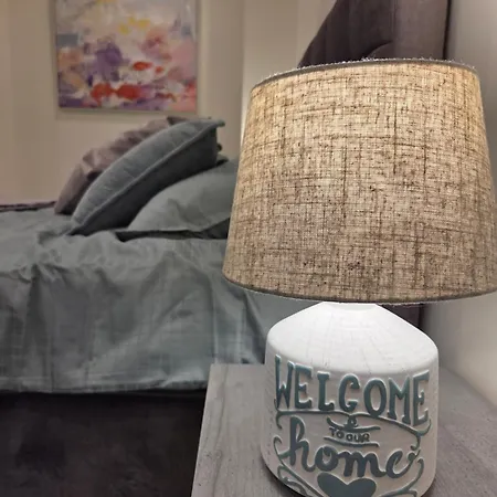 Cozy In Quiet Center Apartment